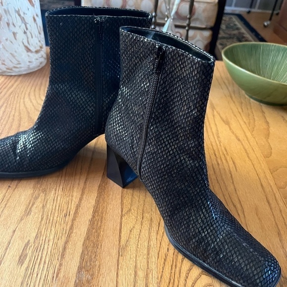 Naturalizer Boots Women’s 9 Snake Skin Print Chunky Heel Ankle Leather - Picture 10 of 11